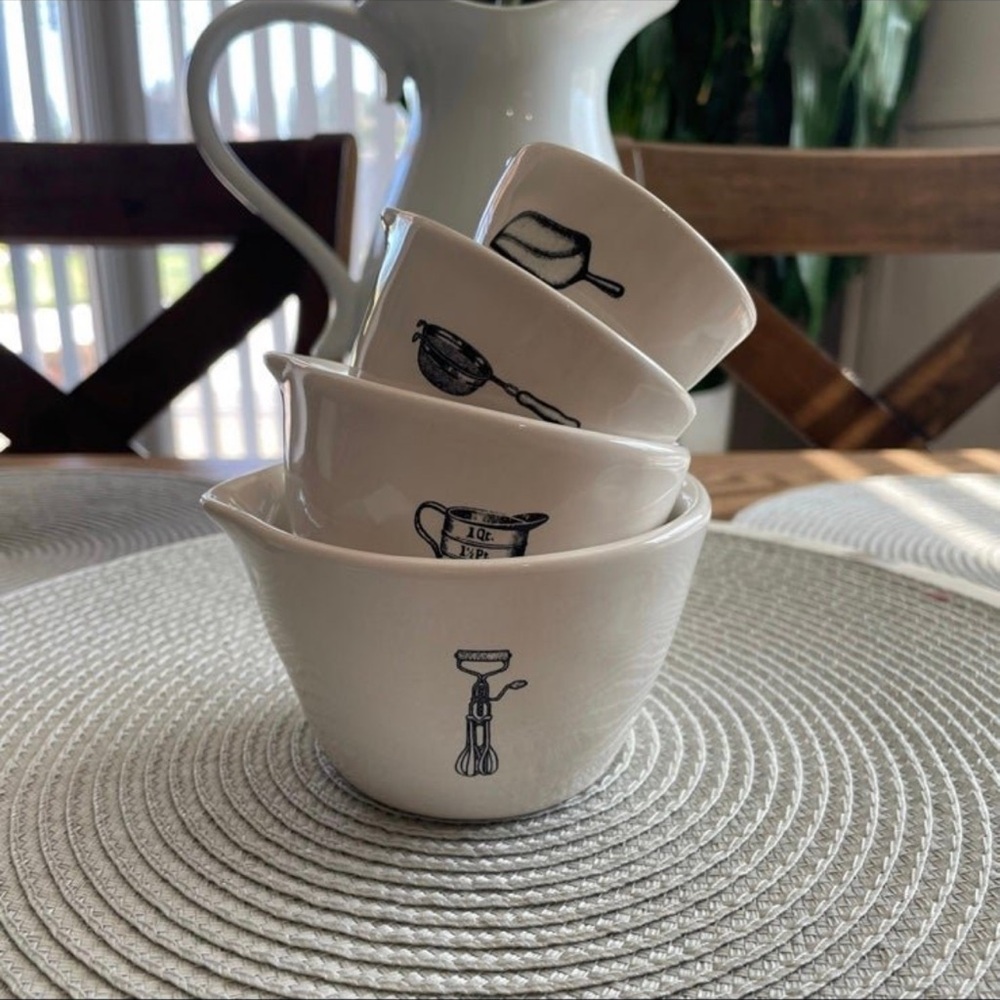 NWT Rae Dunn Icon Measuring Cups